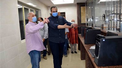 جولة تفقدية لمحافظ الأقصر ومدير مشروع التأمين الصحي (صور)