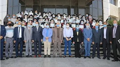 محافظ بني سويف يكرم 48 من أوائل الشهادة الإعدادية (صور)