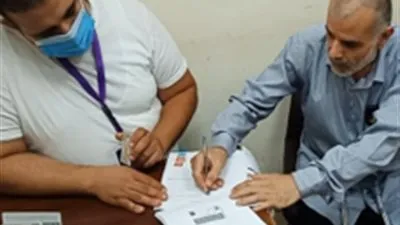 إدارة الجوازات تواصل تسهيل خدماتها لكبار السن وذوي الاحتياجات (صور)