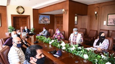 محافظ بورسعيد يلتقي وفدا من وزارة الثقافة لبحث دعم القطاع