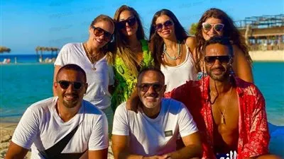 نجوم الفن والمشاهير يستمتعون بالأجواء الصيفية في الساحل