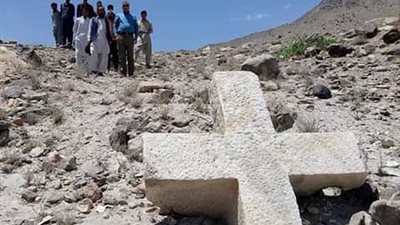 العثور على صليب أثري عمره أكثر من 1000 عام في باكستان