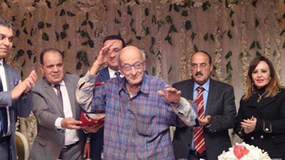  تامر أمين ناعيًا طبيب الغلابة: باع دنيته واشترى آخرته (فيديو)