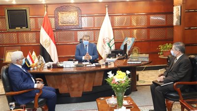 وزير القوى العاملة يبحث وضع استراتيجية قومية لرعاية العمالة غير المنتظمة