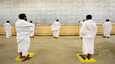الشعائر والمناسك التي يؤديها حجاج بيت الله الحرام في أول أيام عيد الأضحى المبارك