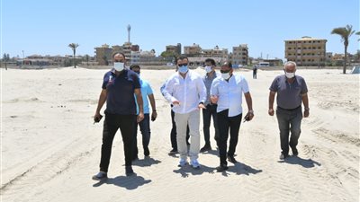 شاهد.. نائب محافظ الدقهلية في جولة تفقدية بشاطئ جمصة للتأكد من غلقه
