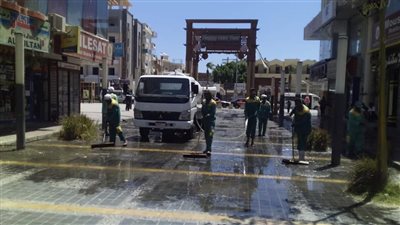 غسل ممشى شيري بالغردقة عقب انتهاء إجازة عيد الأضحى (صور)