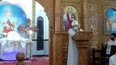 بإجراءات احترازية.. إقامة أول قداس إلهي بكنيسة الأنبا أنطونيوس في قنا (صور) 