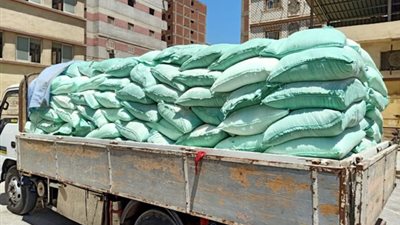 ضبط سيارة نقل مُحملة بـ9 أطنان دقيق مدعم قبل بيعه بالسوق السوداء