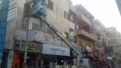 إزالة لافتات الدعاية الانتخابية بنجع حمادي بعد تطبيق الصمت الانتخابي