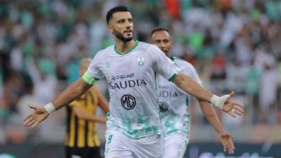 السومة يقود الأهلي للفوز على الاتحاد 2-1 في ديربي جدة