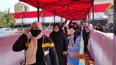 التزام المواطنين بالإجراءات الوقائية أمام لجان مدرسة التوفيقية بشبرا (صور) 