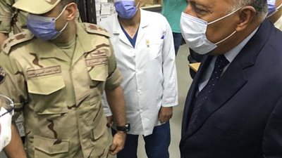 وزير الخارجية يتفقد المستشفي الميداني ببيروت