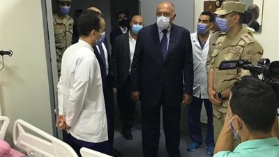 وزير الخارجية يتفقد المستشفى الميداني المصري في بيروت 