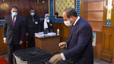 شاهد.. السيسي يدلي بصوته في انتخابات مجلس الشيوخ