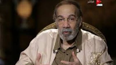 رسالة من نجل محمود ياسين لمروجي الشائعات بشأن حالة والده