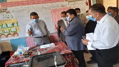 نائب محافظ بني سويف يتفقد لجان انتخابات مجلس الشيوخ (صور)