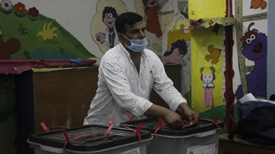 إغلاق أبواب لجان مدرسة القومية بالعجوزة في أول أيام انتخابات الشيوخ (صور)