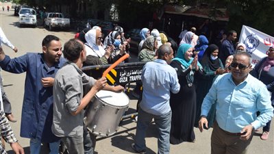 بالصور.. توافد الناخبين على لجنة مدرسة الشهيد محمد محمود عبدالعزيز بالهرم