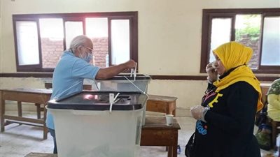 بالصور.. ناخبون يدلون بأصواتهم في انتخابات مجلس الشيوخ بالساحل