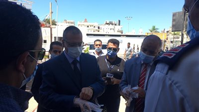 رئيس اللجنة المشرفة على انتخابات الشيوخ بالبحر الأحمر يتفقد عملية الاقتراع (صور)