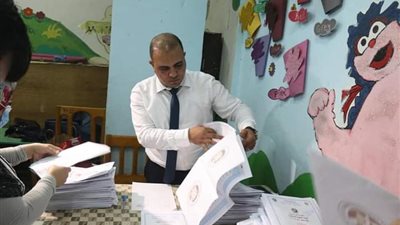 بدء فرز الأصوات بلجان القومية في الدقي (صور)