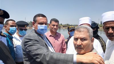 صرف إعانة 10 آلاف جنيه لأسر ضحايا 