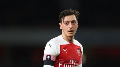 مسعود أوزيل يحسم مستقبله مع أرسنال