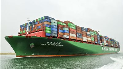 أول رد من الحكومة على تأثر حركة الملاحة بقناة السويس