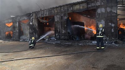 عاجل.. حريق يلتهم محال للخيام وبيوت الشعر في مدينة الرياض (صور)