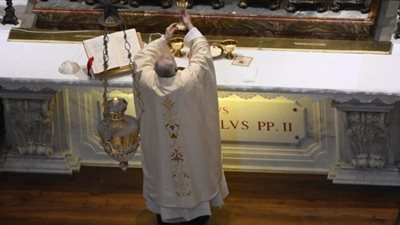 البابا فرنسيس يصلّي من أجل الأوضاع في لبنان وبيلاروسيا