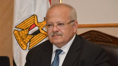 الخشت يهنيء طلاب الثانوية البريطانية بعد استجابة كامبريدج لمطالبهم وتعديل سياساتها السابقة