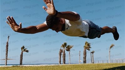 محمد الشرنوبي يعلق على صورة له.. 