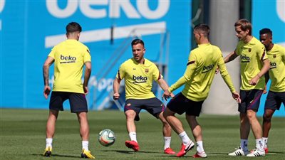 مانشستر يونايتد يسعي لضم رباعي برشلونة