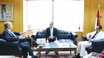 بعد انتهاء خدمته في القاهرة.. سفير المجر يودع وزير السياحة والآثار