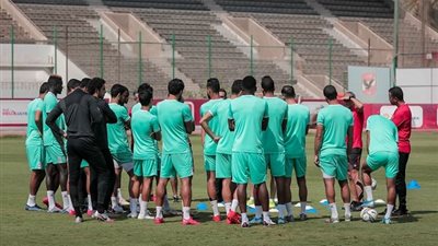 فايلر يشرح للاعبي الأهلي خطة عبور الزمالك والفوز بالقمة
