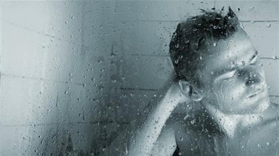 ما حكم الغسل بماء مقروء عليه سورة البقرة؟.. تعرف على رد الإفتاء