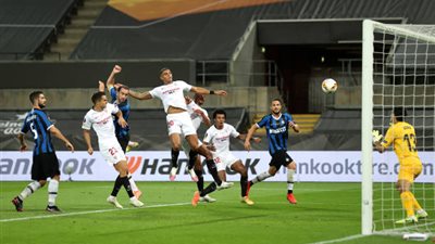 شاهد - إنتر ميلان يتعادل بسرعة البرق أمام إشبيلية بنهائي الدوري الأوروبي