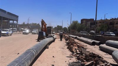 محافظ أسوان يتابع أعمال الرصف والبنية الأساسية 