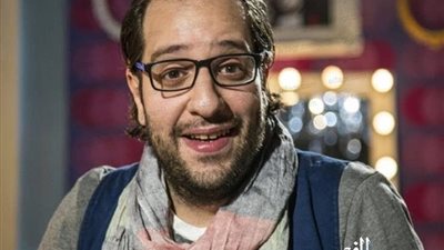 أحمد أمين يسخر من الصيف بصورة فكاهية