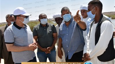 تفاصيل زيارة محافظ أسوان لوادي العلاقي.. ولقاءه بمشايخ العبابدة والبشارية 