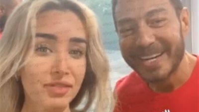 هنا الزاهد برفقة أحمد زاهر في الجيم وتعلق.. 