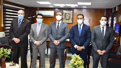 محافظ الفيوم يلتقى المحامى العام للنيابات ويزور المحكمة وهيئة قضايا الدولة