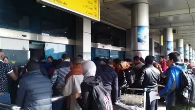 تعليق الطيران على مشاهد التكدس بمطار القاهرة (فيديو)