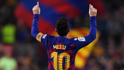 مارادونا جديد.. جماهير نابولي تُطالب بالتعاقد مع ميسي 