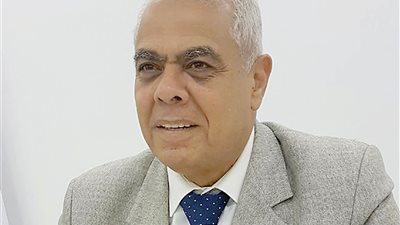 أستاذ مناهج: هدية السيسي للطلاب خفضت نسبة القبول بالطب والهندسة (فيديو)