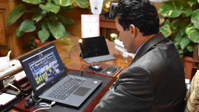 وزير الرياضة يفتتح المباراه النهائية لدوري مراكز الشباب للصم