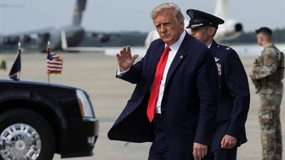 الجارديان: ترامب يشجع تزوير الانتخابات ويهدد بقطع التمويل عن مدن يقودها الديمقراطيون