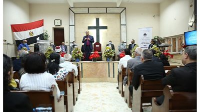 رئيس الطائفة الإنجيلية يشارك فى رسامة شيوخ جدد للكنيسة (صور)