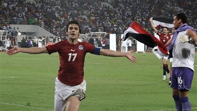 شاهد.. أحمد حسن: سلمت كأس أمم أفريقيا لاتحاد الكرة.. ولا أعرف مكانه 